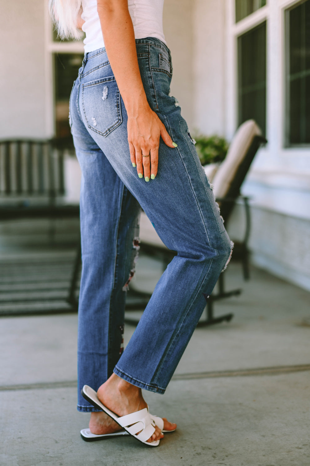 Santa Graphic Distressed Jeans with Pockets